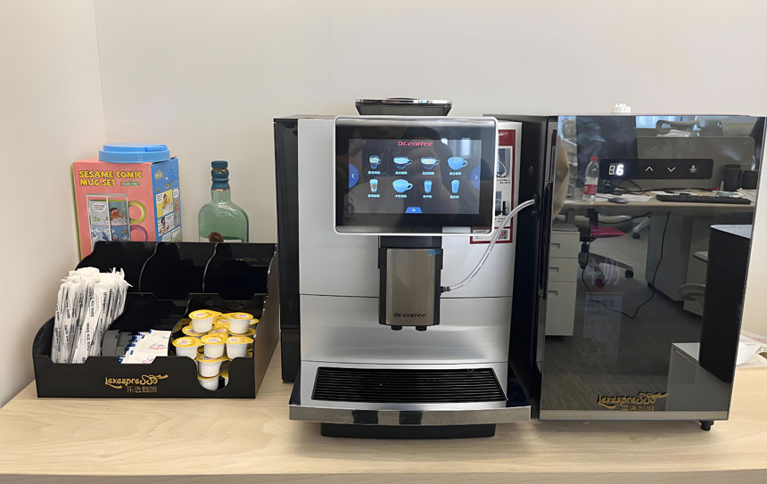 1758951145155097.jpg 咖啡機.jpg